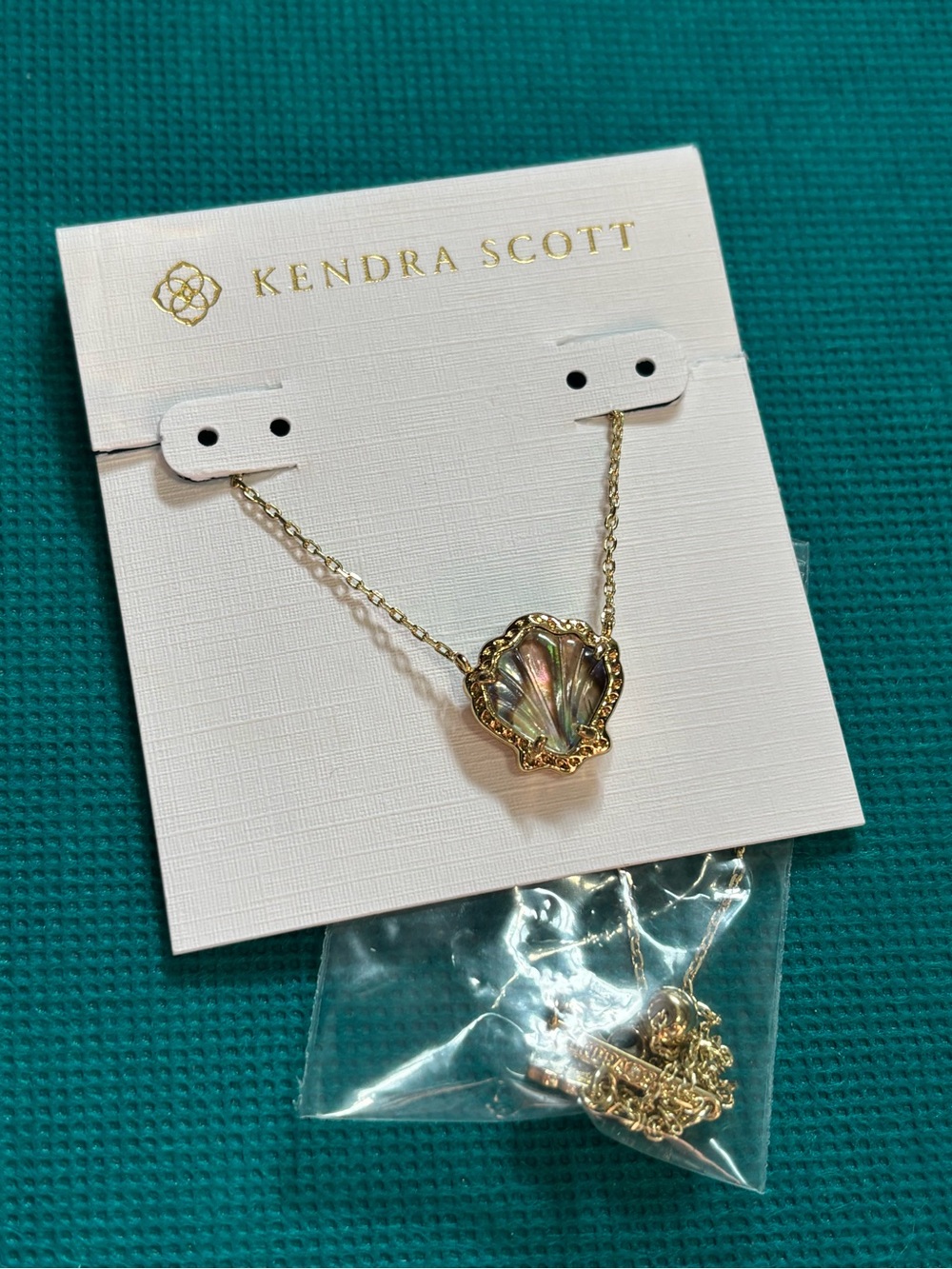 Kendra Scott Gold Shell Necklace with Iridescent Mother-of-Pearl